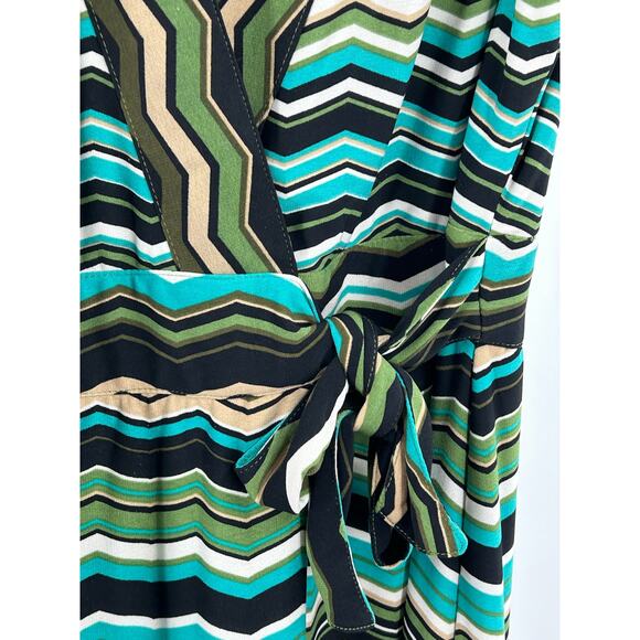 Sandra Darren Dress Womens 10 Green Chevron Side Tie V Neck Lined - Picture 9 of 11